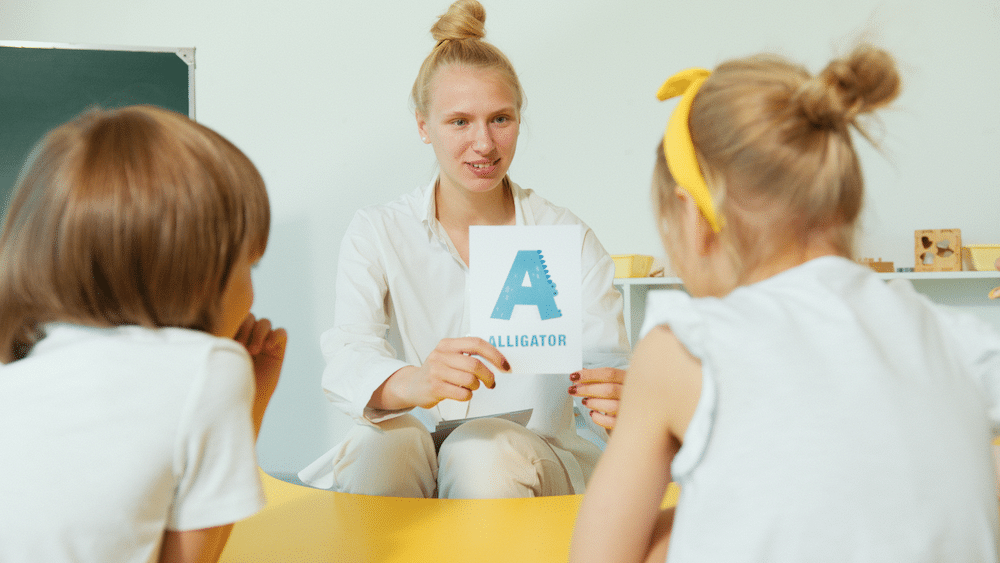 Perché per i tuoi bambini è importante imparare bene l’alfabeto in inglese? Scopriamolo come studiarlo e memorizzare lettere e parole in modo creativo.